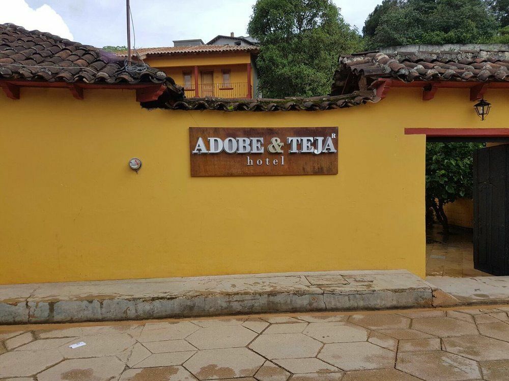 Hotel Adobe Y Teja ซานกริสโตบัล เด ลาสกาซาส ภายนอก รูปภาพ